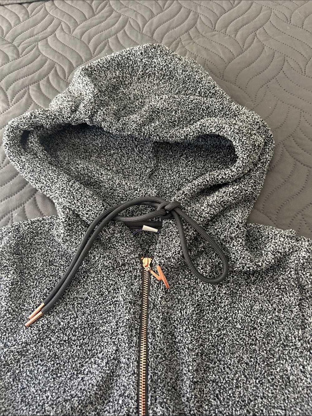 NWOT - YITTY Pet Me Heart Pocket Hooded Loungewear 🩶